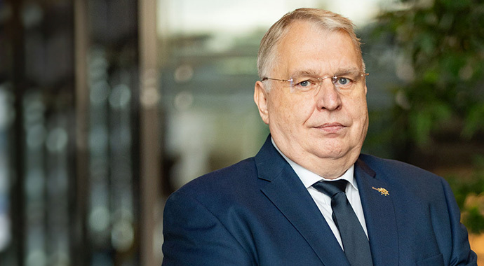 „BS-API pozwala na stałe wzbogacanie oferty produktów banków spółdzielczych” – wywiad z Wojciechem Grzybkiem